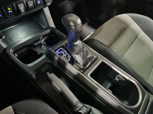 Used 2022 Toyota Tacoma TRD Sport image 40