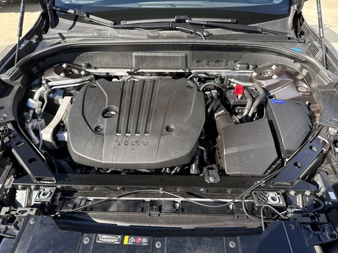 Used 2025 Volvo XC60 B5 Plus image 36