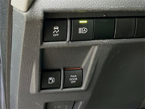 Used 2021 Toyota Sienna LE image 19