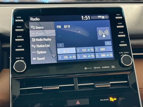 Used 2022 Toyota Avalon Limited image 24