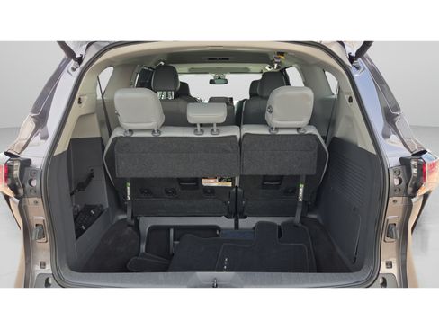 Certified 2024 Toyota Sienna XLE FWD image 9