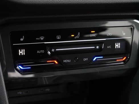 Certified 2024 Volkswagen Tiguan SE R-Line image 23