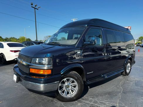Used 2025 Chevrolet Express 2500 w/ Driver Convenience Package RWD image 1