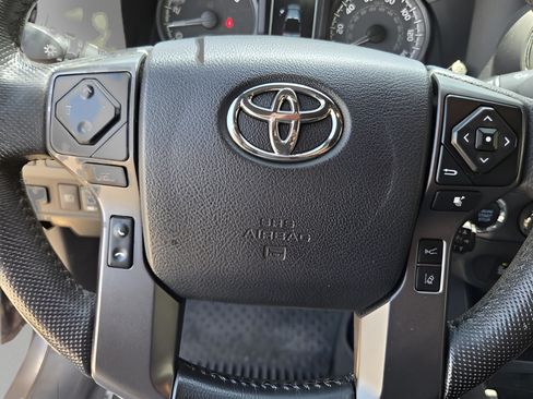 Used 2021 Toyota Tacoma TRD Off-Road w/ TRD Premium Off Road Package AWD/4WD image 25