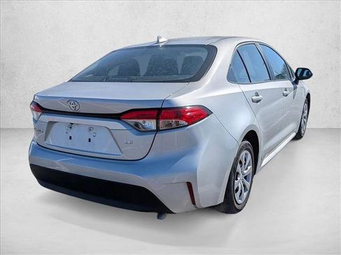 Used 2023 Toyota Corolla LE image 5
