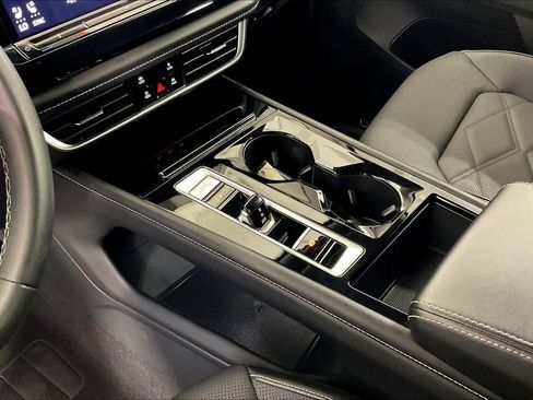 Used 2024 Volkswagen Atlas SE image 19