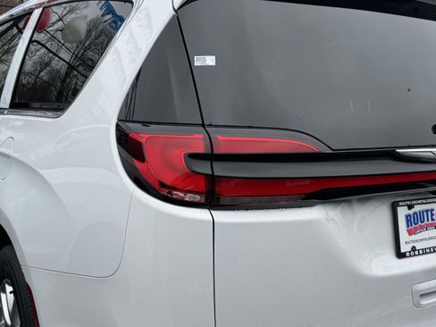 New 2026 Chrysler Pacifica Select FWD image 7