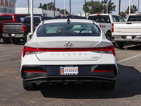 New 2026 Hyundai Elantra Limited FWD image 8