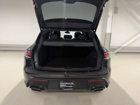 Certified 2026 Porsche Macan AWD/4WD image 12