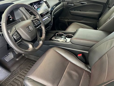 Certified 2025 Honda Ridgeline Black Edition image 10