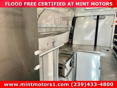 Used 2021 Mercedes-Benz Sprinter 4500 w/ Dashboard Charging Package image 36