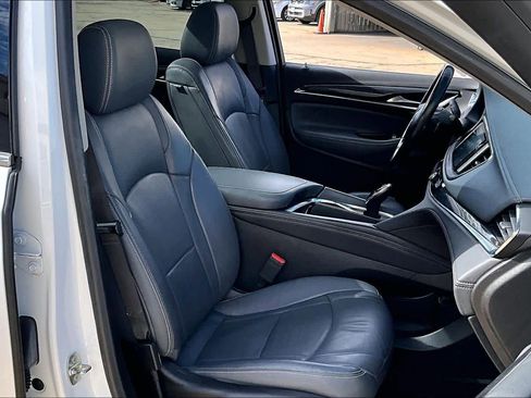 Used 2018 Buick Enclave Essence image 8