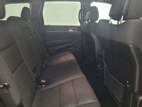Used 2021 Jeep Grand Cherokee Laredo AWD/4WD image 19