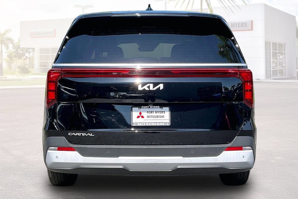 Used 2026 Kia Carnival FWD image 18