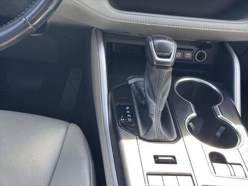Certified 2021 Toyota Highlander XLE AWD/4WD image 16