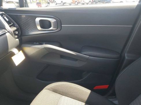 Used 2022 Kia Sorento LX AWD/4WD image 22
