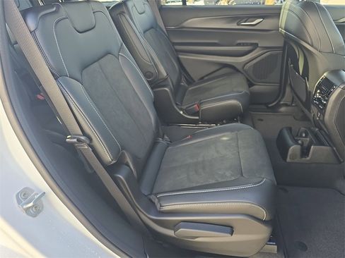 Used 2025 Jeep Grand Cherokee L Altitude image 28
