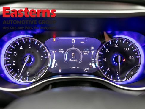 Used 2023 Chrysler Pacifica Touring-L FWD image 18