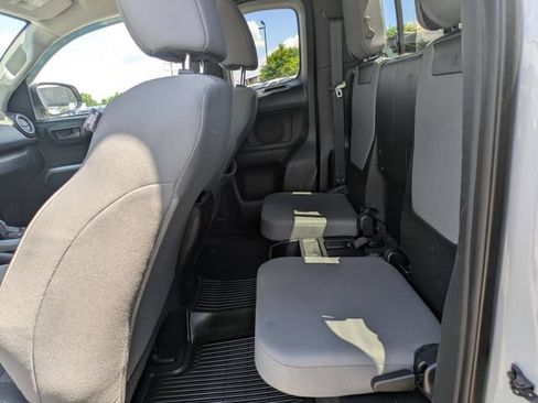Used 2016 Toyota Tacoma SR5 w/ Towing Package AWD/4WD image 19