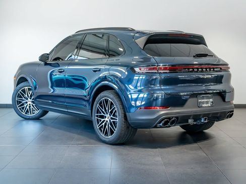 Certified 2025 Porsche Cayenne AWD/4WD image 3