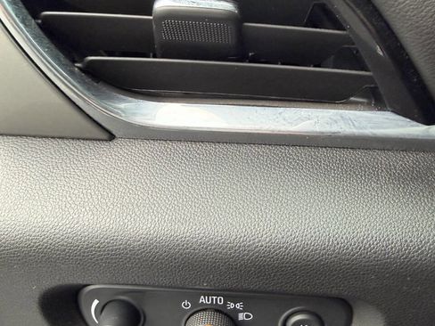 Used 2020 Chevrolet Traverse LT image 39