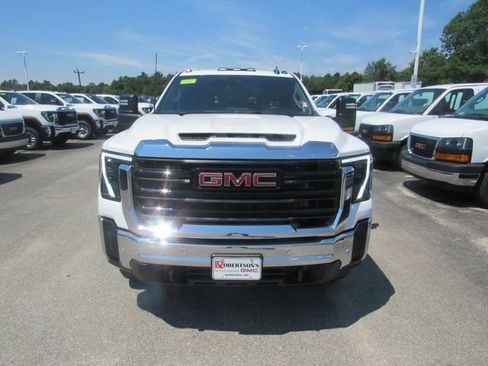 Certified 2025 GMC Sierra 2500 Pro w/ 1SA Pro Safety Plus Package AWD/4WD image 5