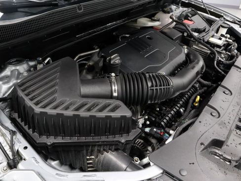 Used 2025 Chevrolet Blazer LT FWD image 18