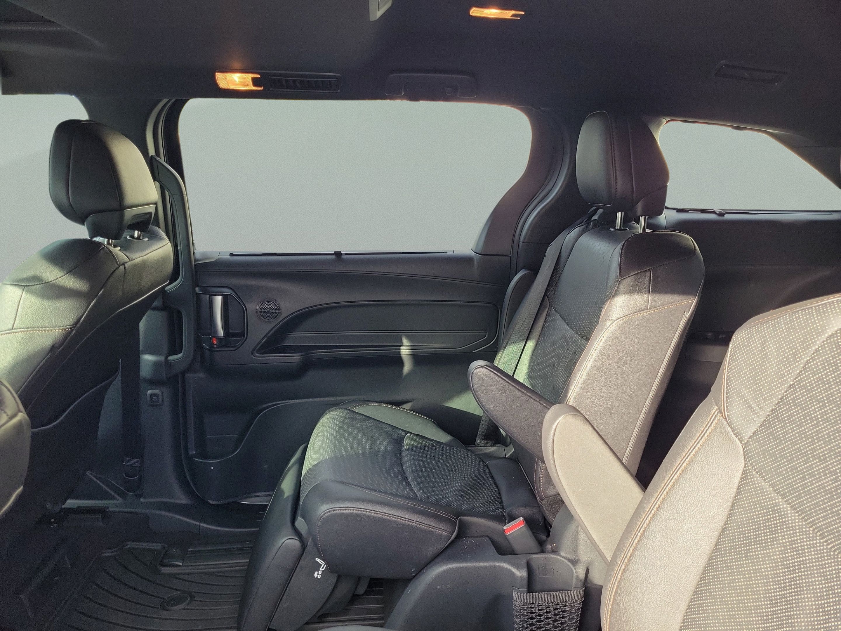 Certified 2026 Toyota Sienna Limited FWD image 39
