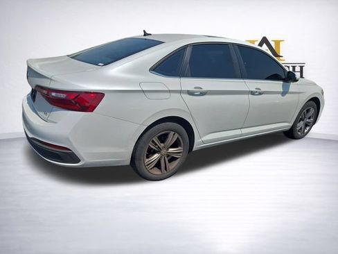 Used 2023 Volkswagen Jetta SE w/ Panoramic Sunroof Package FWD image 7