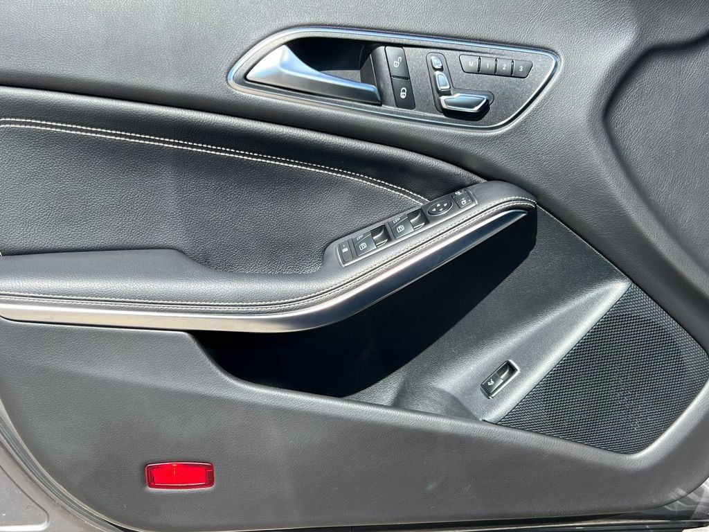Used 2018 Mercedes-Benz CLA 250 4MATIC image 15