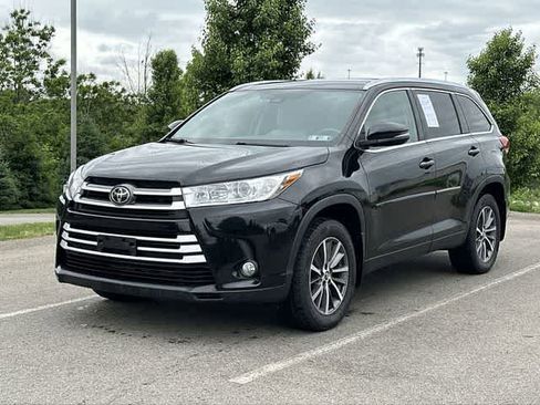 Used 2019 Toyota Highlander XLE AWD/4WD image 1