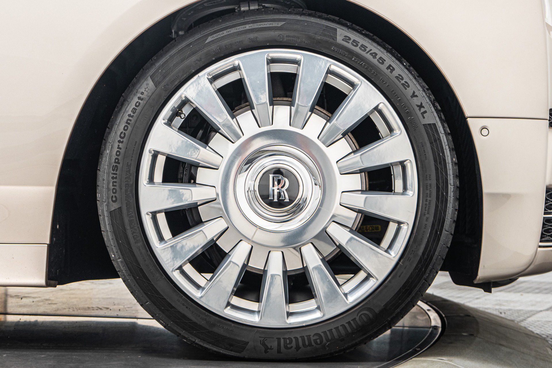 Used 2019 Rolls-Royce Phantom Sedan RWD image 51
