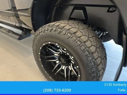 Used 2019 RAM 1500 Classic SLT w/ Black Appearance Group AWD/4WD image 21
