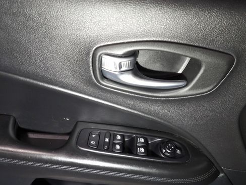 Used 2020 Jeep Compass Latitude image 8