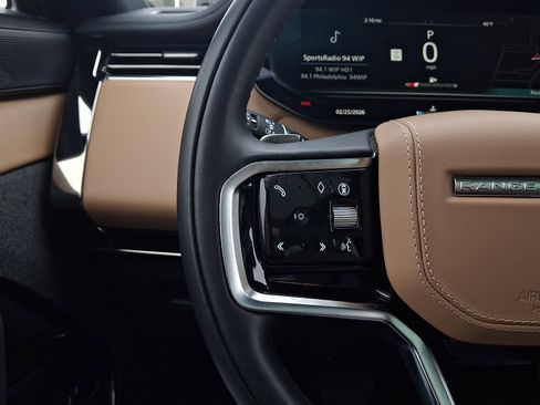 Used 2025 Land Rover Range Rover Sport SE image 22