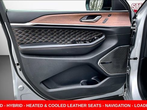 Used 2023 Jeep Grand Cherokee Summit w/ Luxury Tech Group V image 19