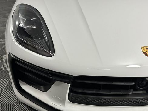 Certified 2025 Porsche Macan image 11