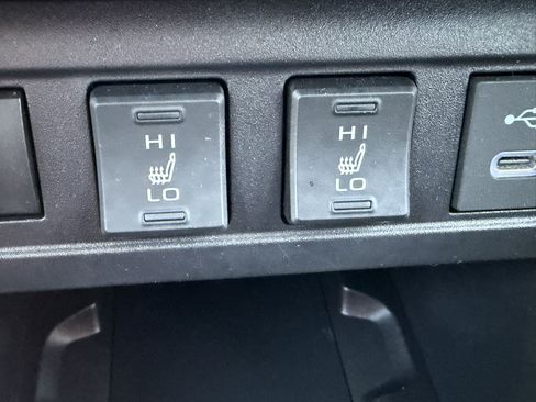 Used 2025 Toyota Corolla Cross XLE w/ Convenience Package FWD image 26