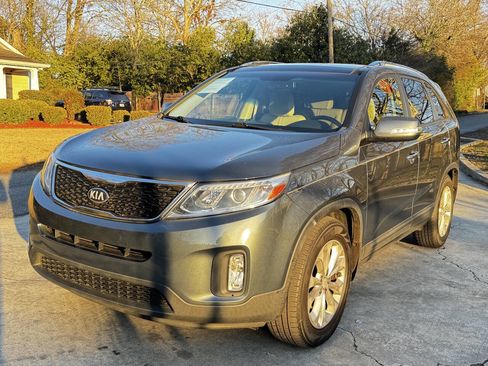 Used 2014 Kia Sorento EX w/ EX V6 Touring Package image 5