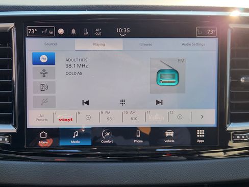 Used 2023 Chrysler Pacifica Touring-L image 11