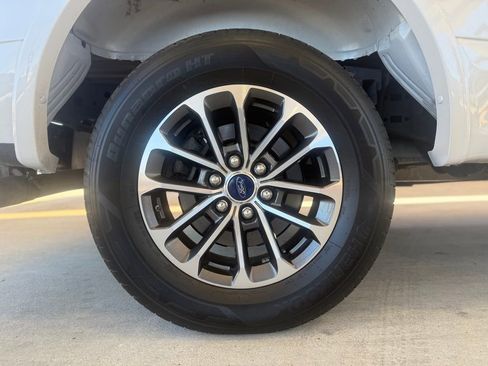 Used 2015 Ford F150 Platinum w/ Equipment Group 701A Luxury image 10