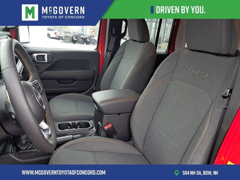 Used 2024 Jeep Wrangler Sahara image 12