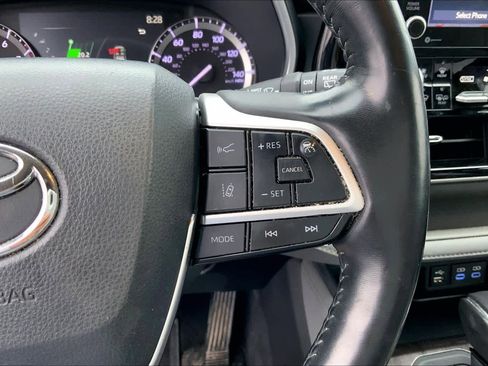 Used 2022 Toyota Highlander Limited image 24