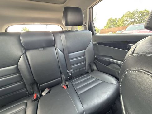 Used 2019 Kia Sorento EX FWD image 14