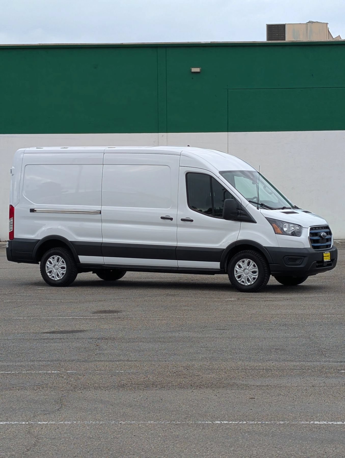 Used 2022 Ford E-Transit Medium Roof RWD image 2