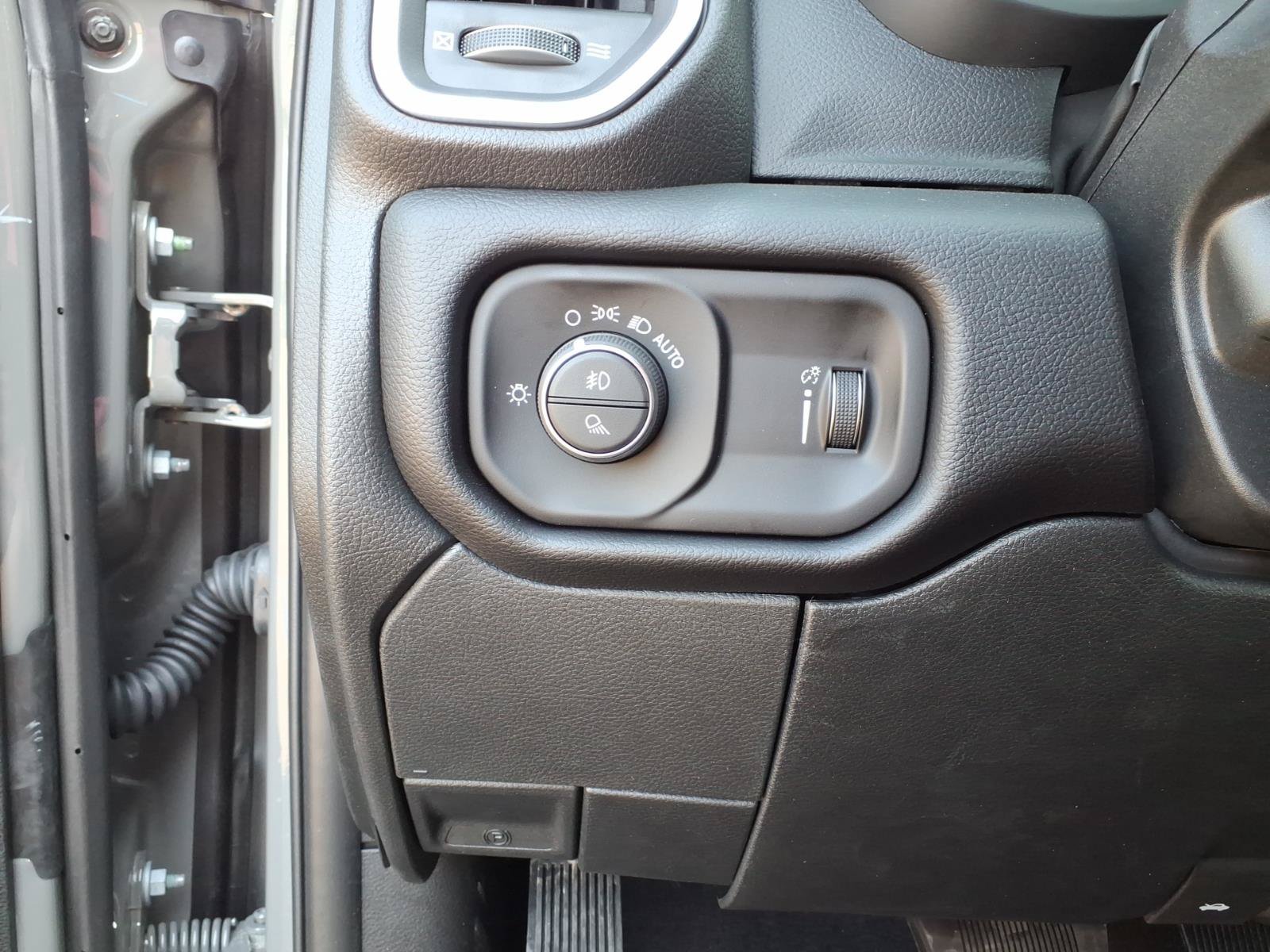 New 2027 RAM 3500 Big Horn AWD/4WD image 16