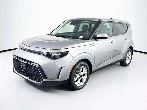 Used 2025 Kia Soul LX w/ LX Technology Package FWD image 3