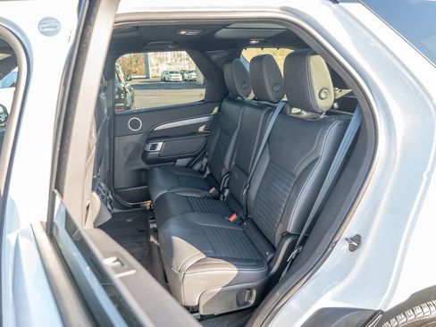 Certified 2024 Land Rover Discovery Dynamic SE image 35