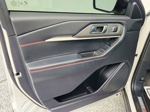 Used 2025 Ford Explorer ST-Line w/ Premium Package image 11