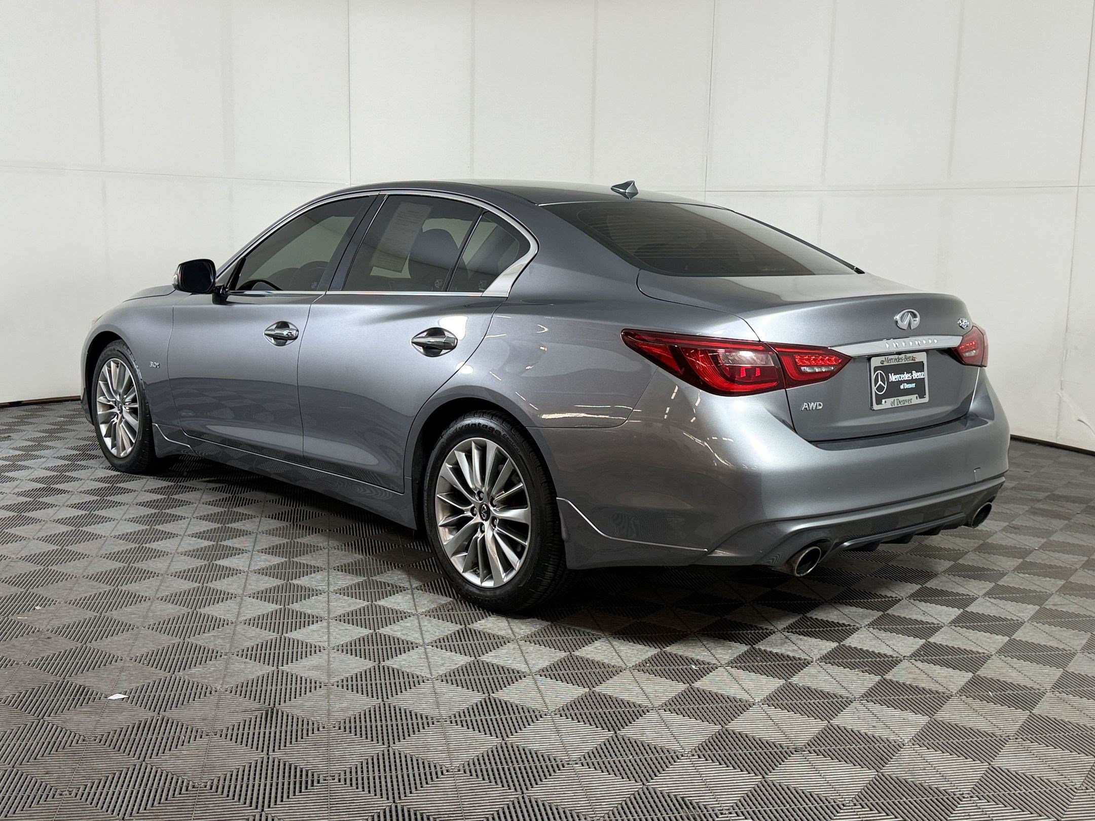 Used 2018 INFINITI Q50 Luxe w/ Essential Package (3.0T Luxe) AWD/4WD image 3